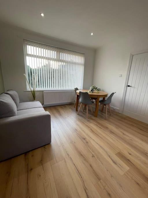 Whole House Modern Two Bedroom In Newcastle - Free Parking Extérieur photo
