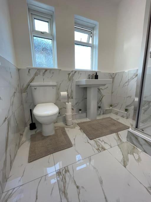 Whole House Modern Two Bedroom In Newcastle - Free Parking Extérieur photo